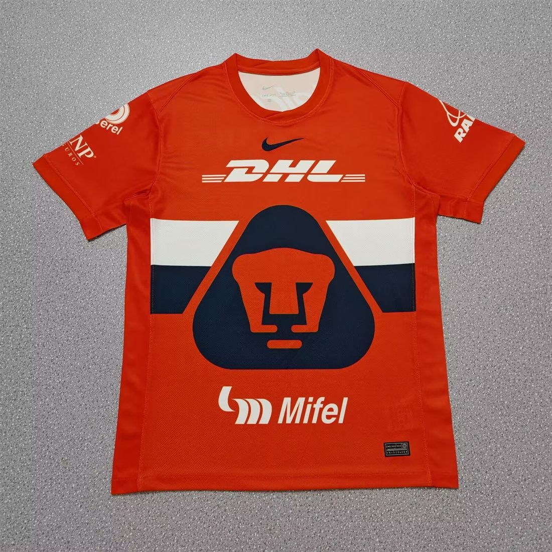 Pumas naranja portero 2025-2026